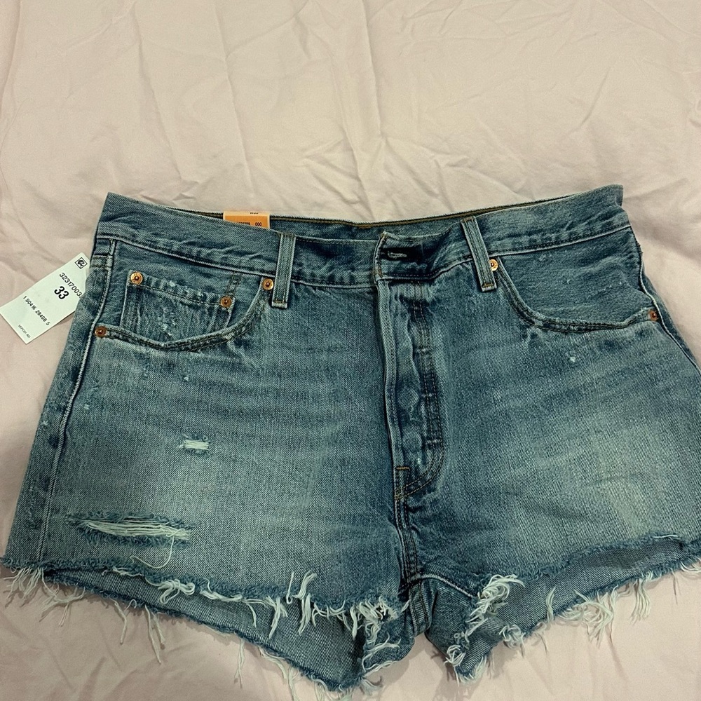New tags on Levi’s 501 shorts size 33